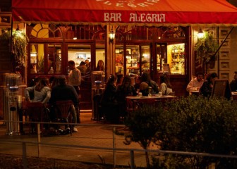 Barcelona: Bar Alegría cumple 125 años y lanza un libro conmemorativo