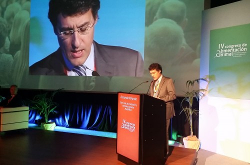 Fernando Miranda resalta en Santiago la fortaleza del sector productor de alimentación animal