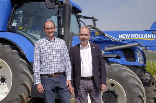 Bodegas Torres realiza el primer ensayo en España del tractor de metano desarrollado por New Holland