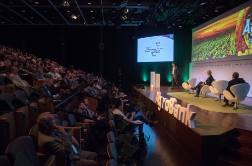 AgroBank analiza el futuro del sector vitivinícola en una jornada en Barcelona