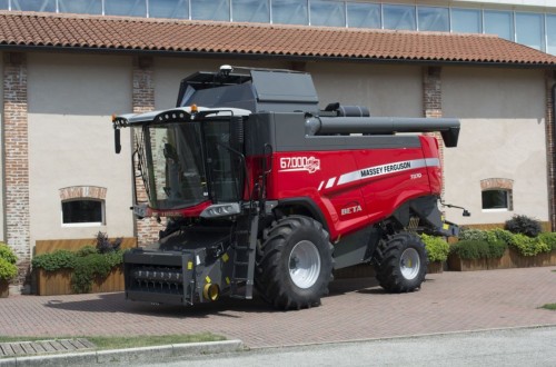 Massey Ferguson celebra la fabricación su cosechadora número 67.000, una MF7370