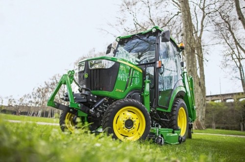 John Deere presenta sus nuevos tractores compactos serie 2R