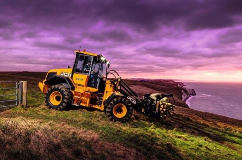 JCB mejora la comodidad y el control de las cargadoras agrícolas