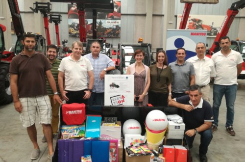 La Asociación Española para el Síndrome Prader Willi recibe los materiales de la campaña «Llenar un cazo por…» de Manitou