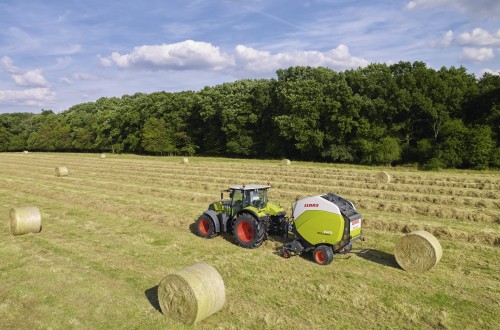 La rotoempacadora Claas Rollant 620, ahora también con rastrillos alimentadores