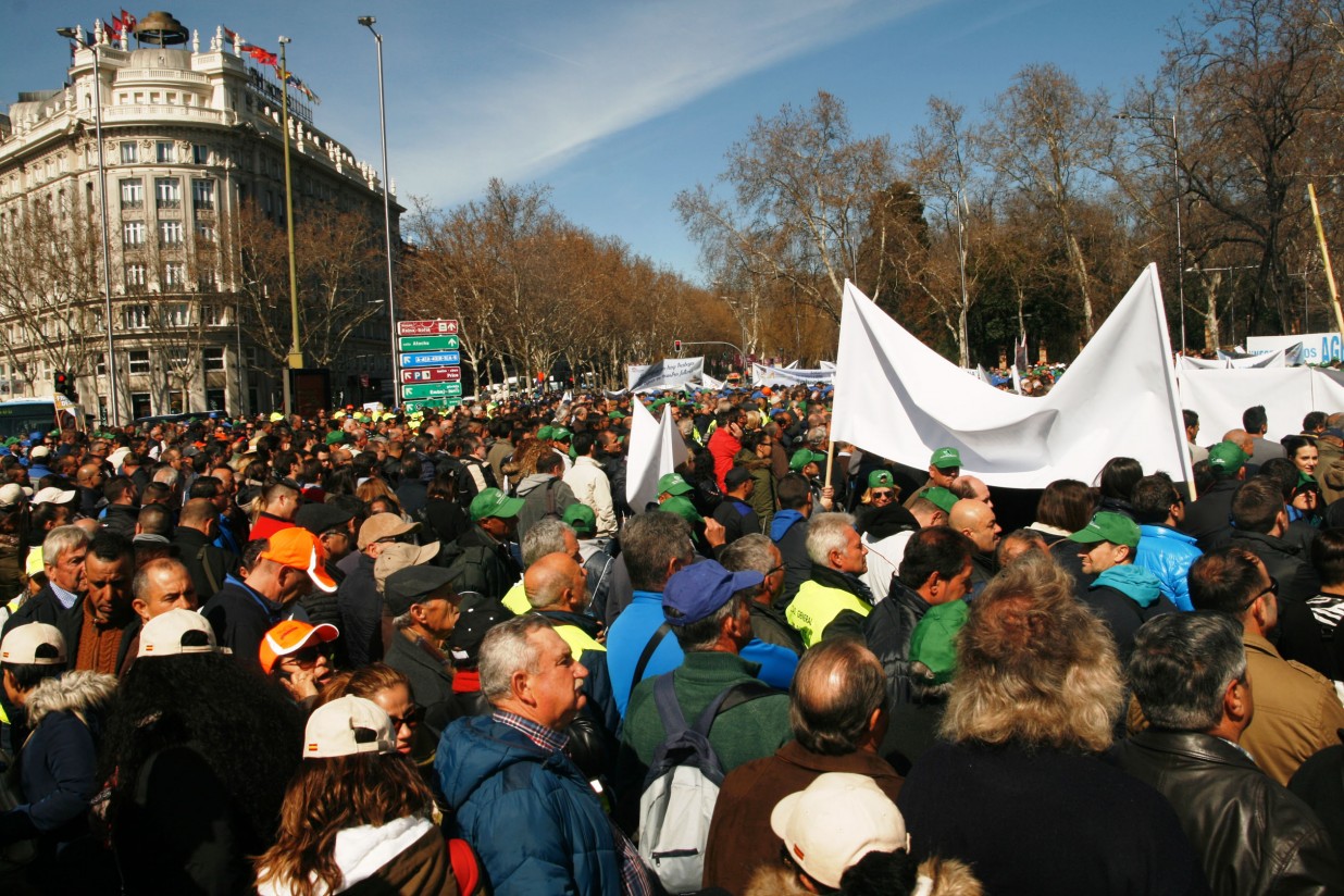 Miles de agricultores del Levante se manifiestan en Madrid para pedir agua