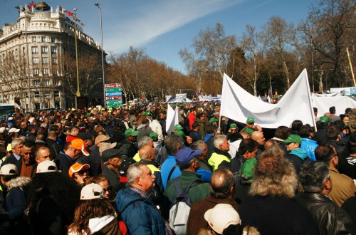 Miles de agricultores del Levante se manifiestan en Madrid para pedir agua