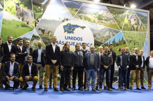 New Holland congrega a más de 800 agricultores en Silleda