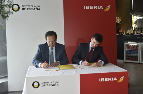 Acuerdo con Iberia para promocionar los aceites de oliva de España