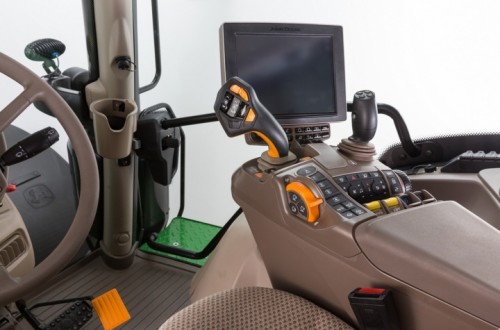 El joystick CommandPro de John Deere, disponible en todos los tractores de la serie 6R