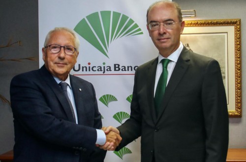 Unicaja Banco renueva su convenio con la Asociación Española de Productores de Frutas Tropicales