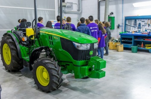 John Deere patrocina Youth Challenge, el programa para reducir el abandono escolar de United Way