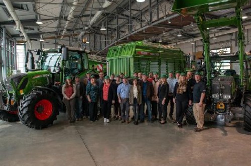 Veinte agricultores de Illinois visitan la fábrica de Fendt en Marktoberdorf