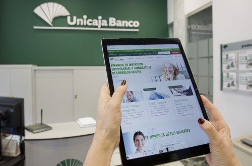 Unicaja Banco refuerza el acceso a sus servicios en la aplicación móvil de banca digital