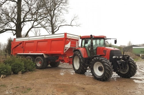 BKT presenta su gama de neumáticos para remolques agrícolas