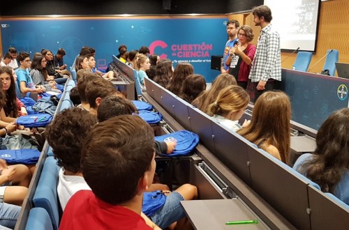 Arranca «Cuestión de ciencia», la gira de monólogos científicos de Bayer