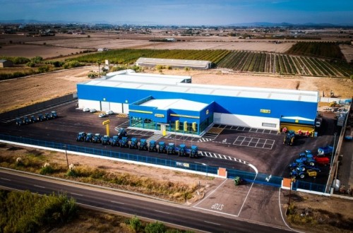 Agrivisa, concesionario oficial New Holland, inaugura sus nuevas instalaciones en Villanueva de la Serena