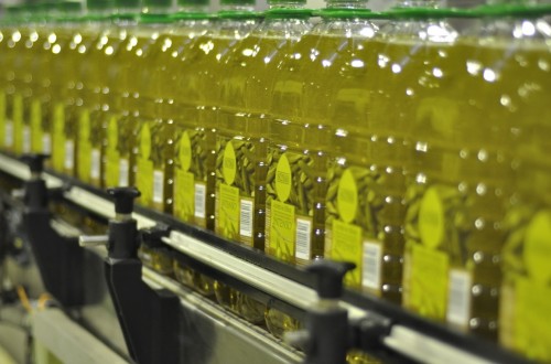 Menor producción y mayor consumo mundial de aceite de oliva en 2019/20