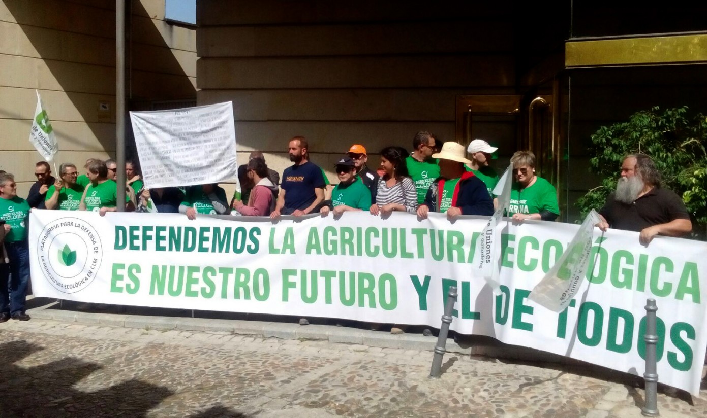 La Plataforma de Agricultura Ecológica de Castilla-La Mancha protesta ante el Tribunal Constitucional