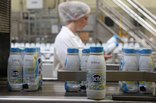 Lactalis aumenta la producción en España y da una prima de 500 euros a sus empleados