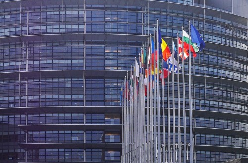 El PE pide elevar fondos del Marco Financiero 2021-27 y sumar el Plan de Recuperación post-Covid-19 de la UE