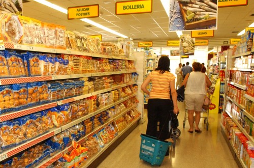 Los precios de consumo de alimentos y bebidas frenaron el IPC general de marzo