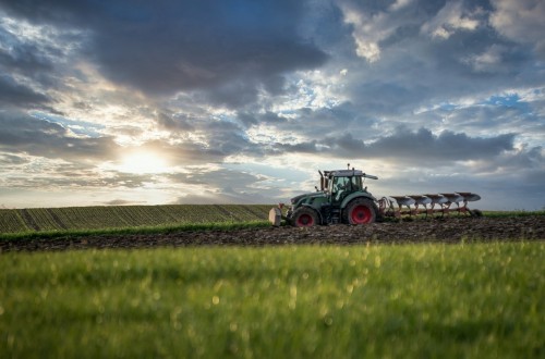 El agro urge a Planas a arbitrar un plan de choque para frenar la «brutal» subida de los costes de producción