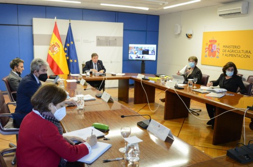 Planas sugiere a las CC.AA. que refuercen las ayudas del Gobierno al agro ante la crisis por la guerra en Ucrania