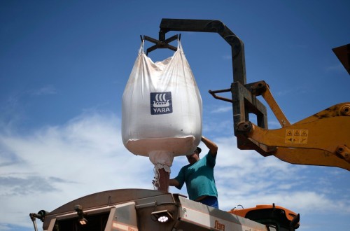 La CE plantea una suspensión insuficiente de aranceles a las materias primas para fabricar fertilizantes nitrogenados