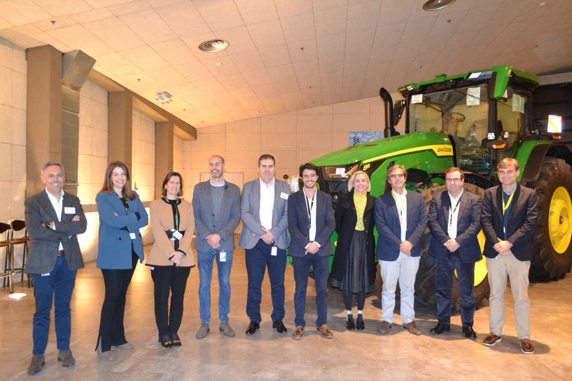 Cuatro de los cinco modelos de tractores más vendidos en España son de John Deere
