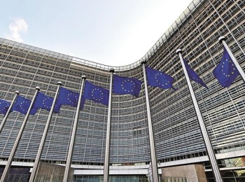 La Comisión Europea acusada de comprar el apoyo de ONG ecologistas, según De Telegraaf