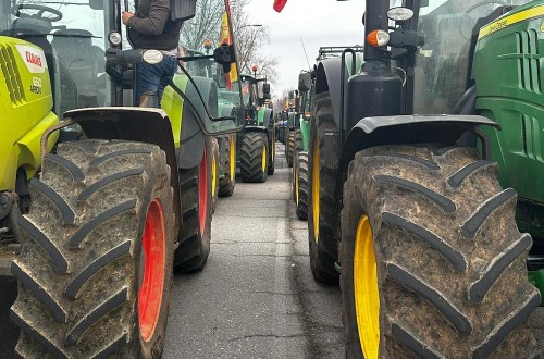 Los agricultores navarros se retiran del centro de Pamplona tras lograr compromisos del Gobierno autonómico