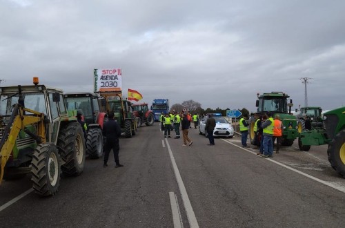 Este miércoles protestas de Asaja, COAG y UPA en seis ciudades y tractorada de Unión de Uniones frente al MAPA