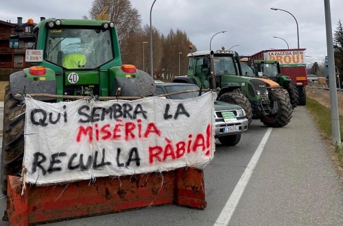 Los agricultores levantan los cortes de la frontera con Francia después de casi 24 horas