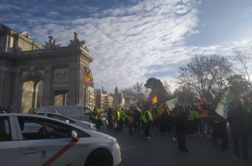 Cuarta semana de protestas del campo: agricultores y ganaderos llevan sus quejas a la sede la CE