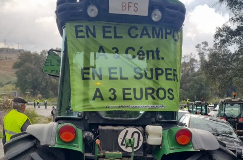 Los agricultores insisten: intento de asalto al Parlamento navarro, bloqueo de la frontera en Irún y otras protestas de este jueves