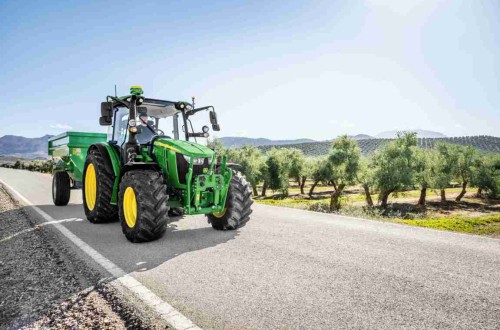 Nuevas transmisiones y funcionalidades en la serie de tractores John Deere 5M