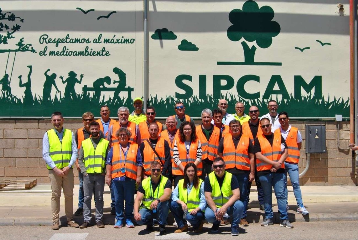Expertos en cítricos visitan la fábrica de Sipcam para conocer el proceso de elaboración de su insecticida Citrol-ina