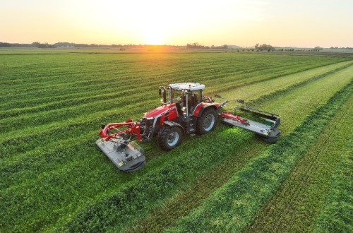 Nuevas segadoras de tipo mariposa y rastrillos de hilerado central de Massey Ferguson