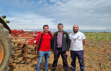 Cultivador Versatill de Ovlac, a prueba de campo en una parcela de rastrojo de maíz