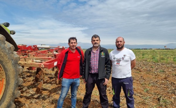 Cultivador Versatill de Ovlac, a prueba de campo en una parcela de rastrojo de maíz