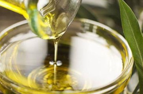 Las salidas de aceite de oliva al mercado podrían haber superado de nuevo en mayo las 100.000 toneladas
