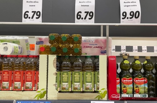 El Gobierno suprimirá el IVA para el aceite de oliva a partir del 1 de julio y lo incluye en el grupo de bienes de primera necesidad