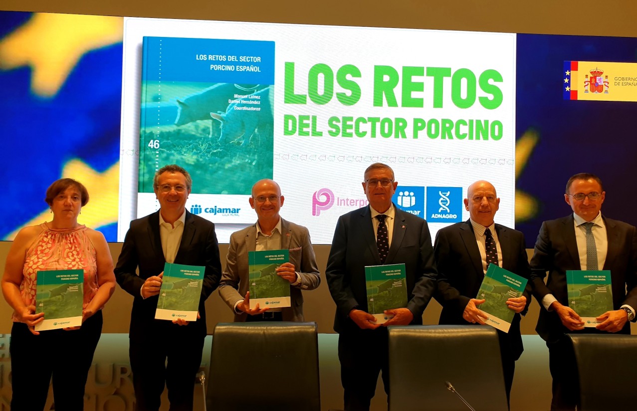 Cajamar e Interporc analizan los retos del sector porcino en un nuevo libro