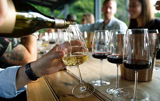 El consumo de vino en España supera ya los 9,8 millones hl, creciendo +1,4% en los últimos 12 meses