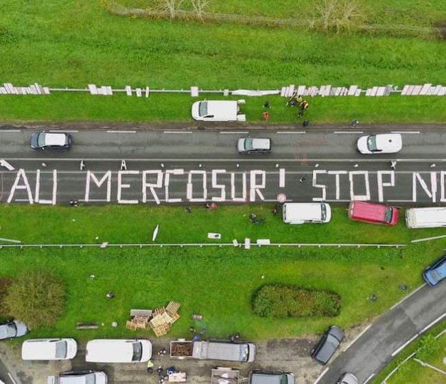 Los sindicatos agrícolas franceses endurecen sus protestas contra el acuerdo UE-Mercosur con bloqueos por todo el país