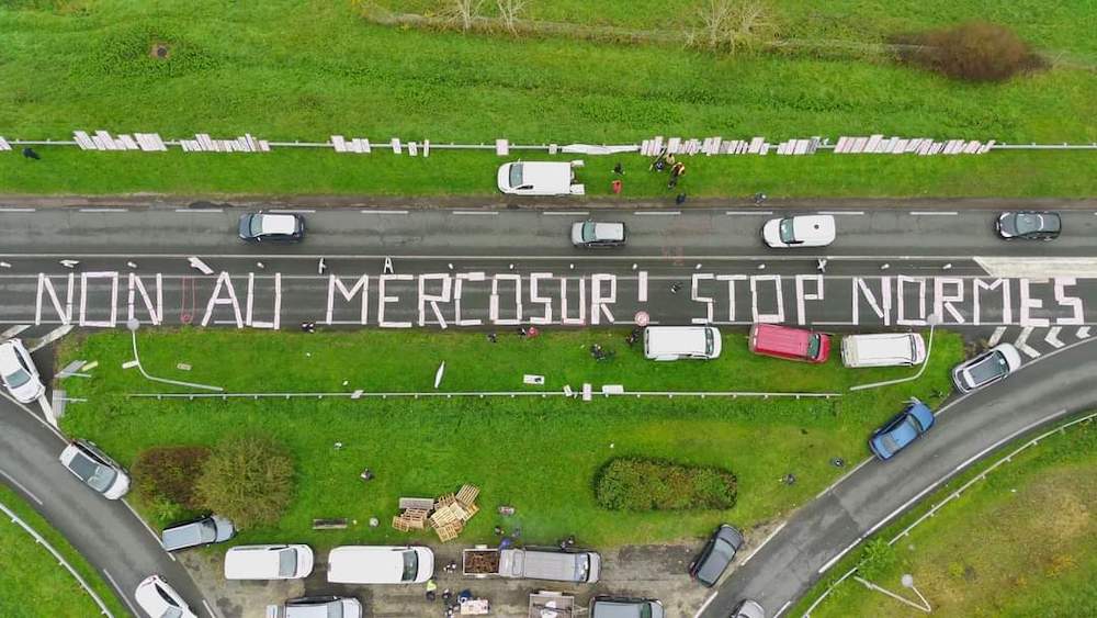 Los sindicatos agrícolas franceses endurecen sus protestas contra el acuerdo UE-Mercosur con bloqueos por todo el país