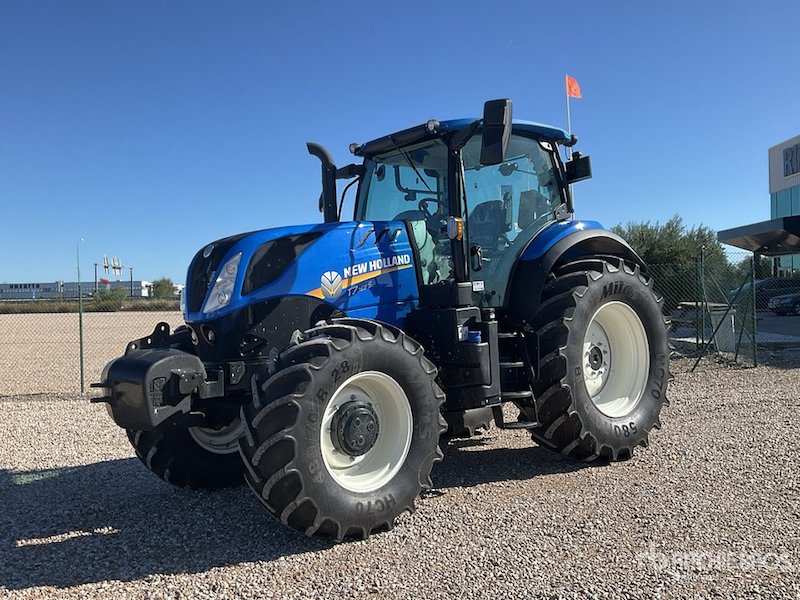 New Holland, John Deere, Valtra, Fendt, Massey Ferguson… nuevos y seminuevos en la última subasta del año de Ritchie Bros.