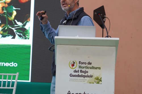 Ramiro Arnedo presenta sus nuevas variedades de pimientos industriales en el Foro de Horticultura del Bajo Guadalquivir