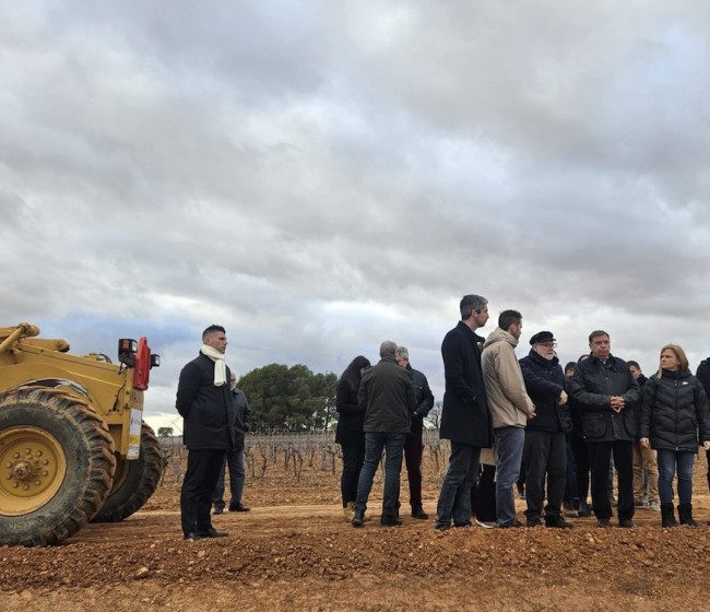 Planas asegura en Valencia que se trabaja en la reparación de caminos, regadíos y explotaciones con una inversión de 170 millones